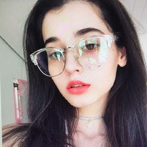 Meet your Posher, Luna